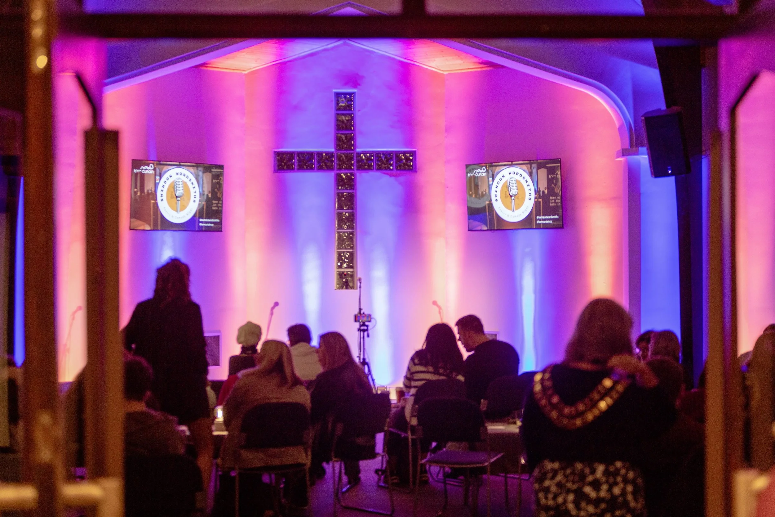 @swindonwordsmiths returns on Saturday 21st November at The Well, Abbey Meads!

⏰ 7pm doors, 7.30pm start
🚗 🚌 good bus links, free parking
🍷 🍫 brink your own drinks and snacks
🎤 pro poetry and comedy

🎟️ &pound;8 on Eventbrite / &pound;10 on th
