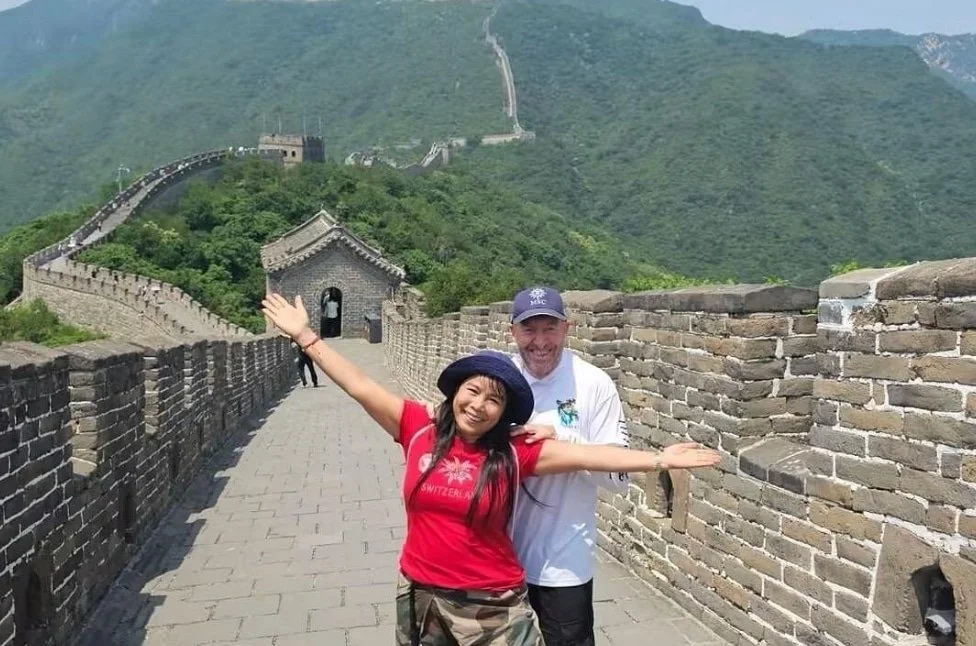 China 10 Day Itinerary. couple on the great wall of china