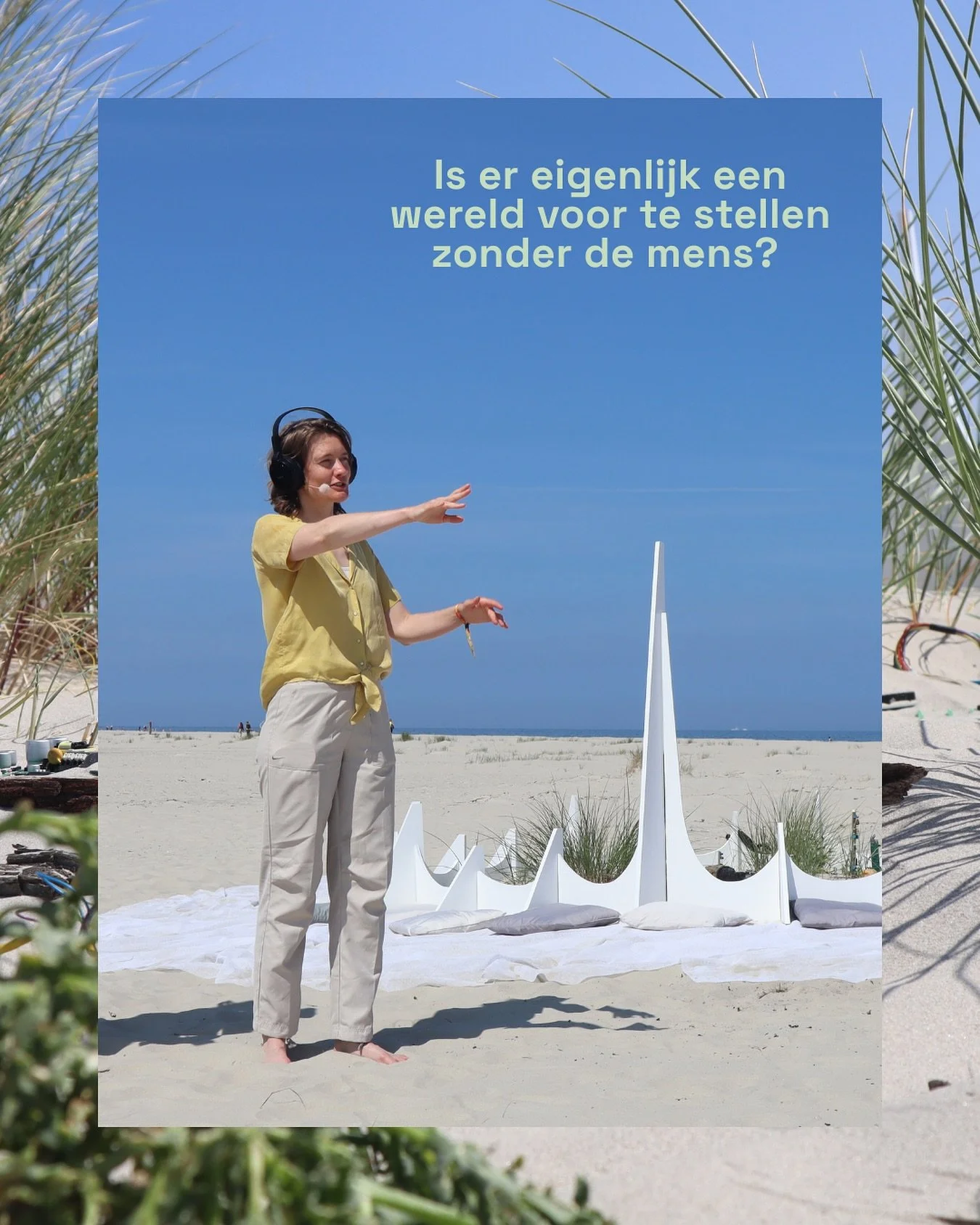 𝗞𝘂𝗻𝗻𝗲𝗻 𝘄𝗲 𝗼𝗻𝘇𝗲 𝘁𝗼𝗲𝗸𝗼𝗺𝘀𝘁 𝗿𝗲𝗱𝗱𝗲𝗻 𝗱𝗼𝗼𝗿 𝘁𝗲 𝘃𝗲𝗿𝗱𝘄𝗶𝗷𝗻𝗲𝗻? 🌿 
howtodisappear is een filosofische wandeltocht die je uitdaagt na te denken over onze plek in de wereld. Kan de natuur zonder ons bestaan? Is er &uuml;be