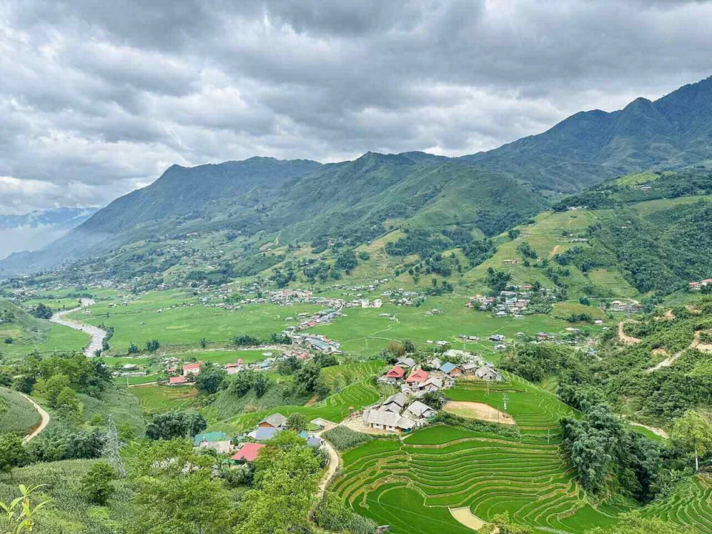 along-the-trails-youll-pass-by-majestic-rice-terraces.webp