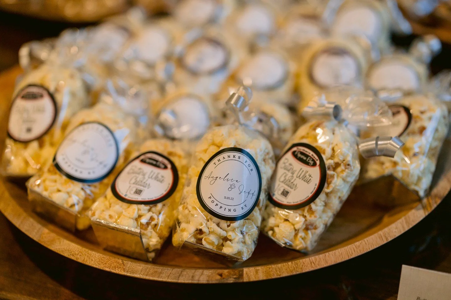 Dreaming of a wedding that captures the serene beauty of the season? At OMO Catering, we bring the magic of winter weddings to life, even outside the city of Richmond. Imagine exchanging vows surrounded by the ethereal palette of blues and whites, as