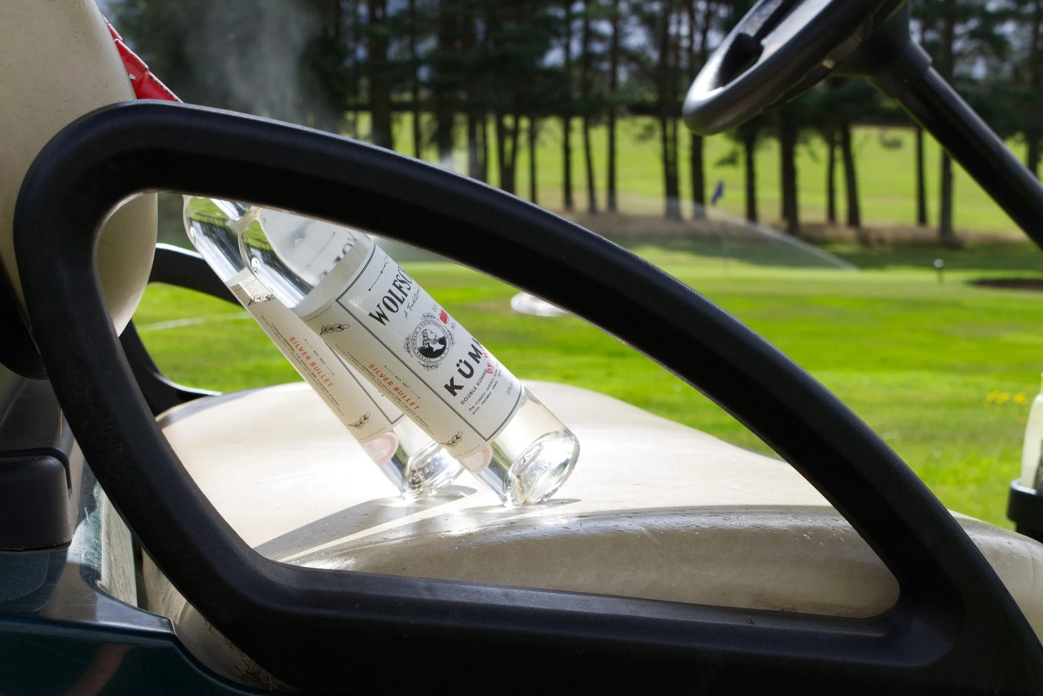 Why do golfers love K&uuml;mmel?

The answer lies in decades of clubhouse tradition.

For generations, K&uuml;mmel earned its place in golf club settings across Europe, prized for its distinctive herbal character and a whispered reputation for steady