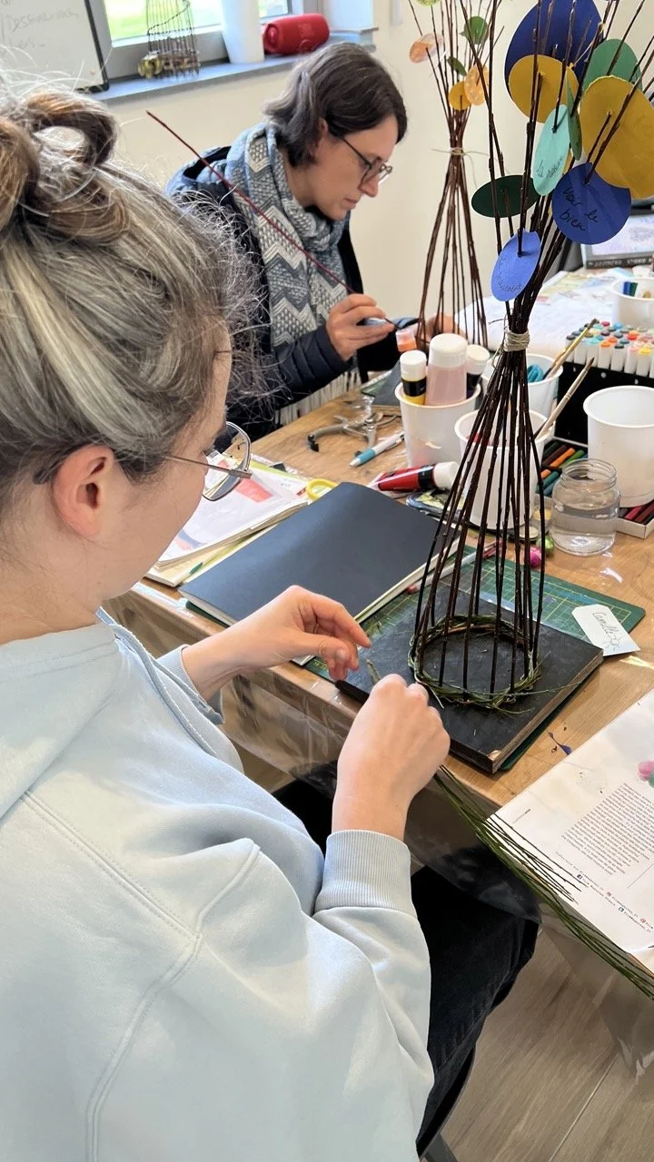 tisser des liens entre journal créatif et vannerie sauvage - tresser vannerie.jpeg