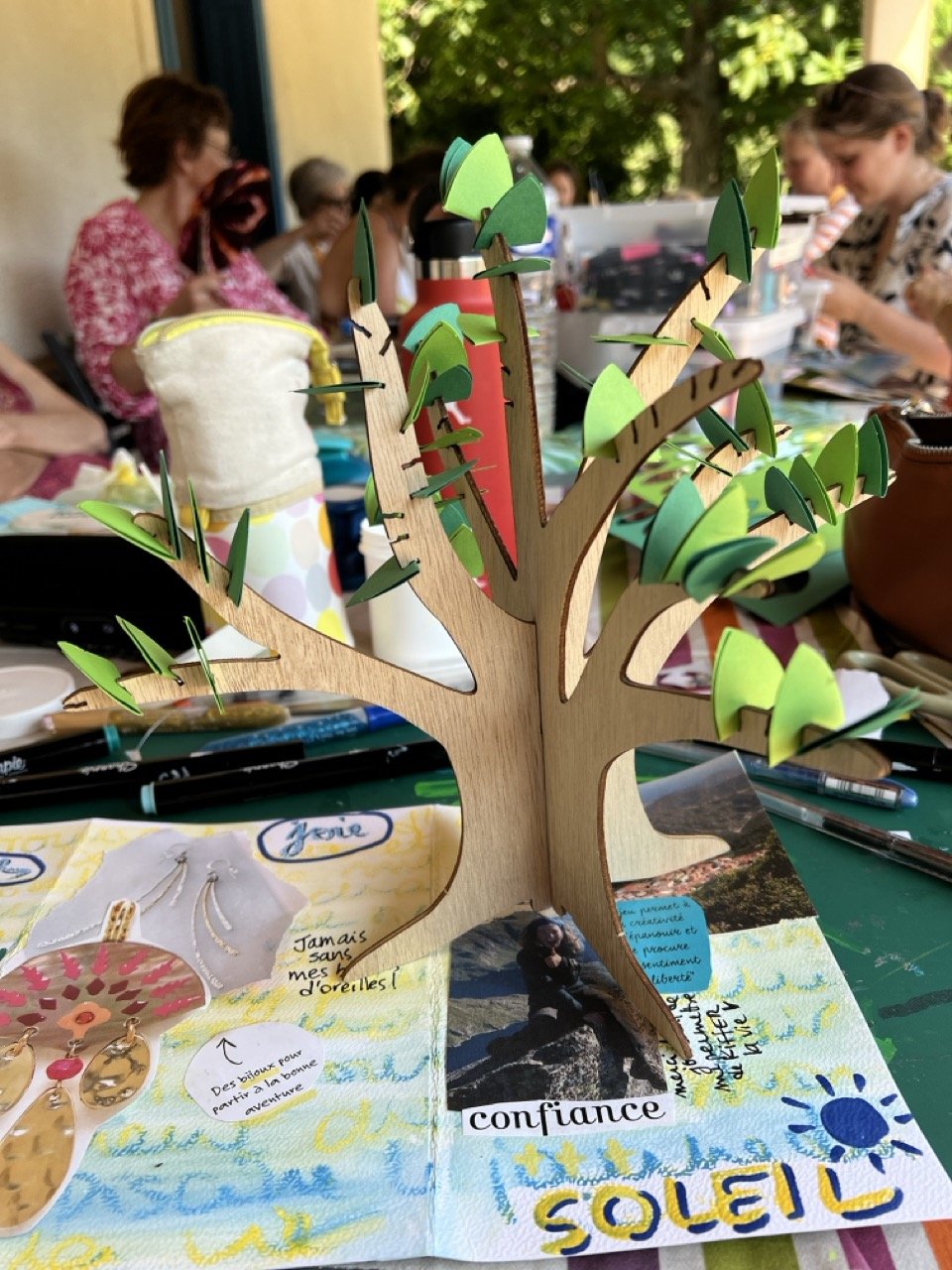 retraite créative provence verte 2025-atelier carnet totem.jpeg