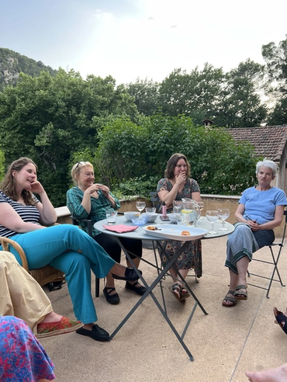 retraite créative provence verte 2025 apéro sur la terrasse.jpeg