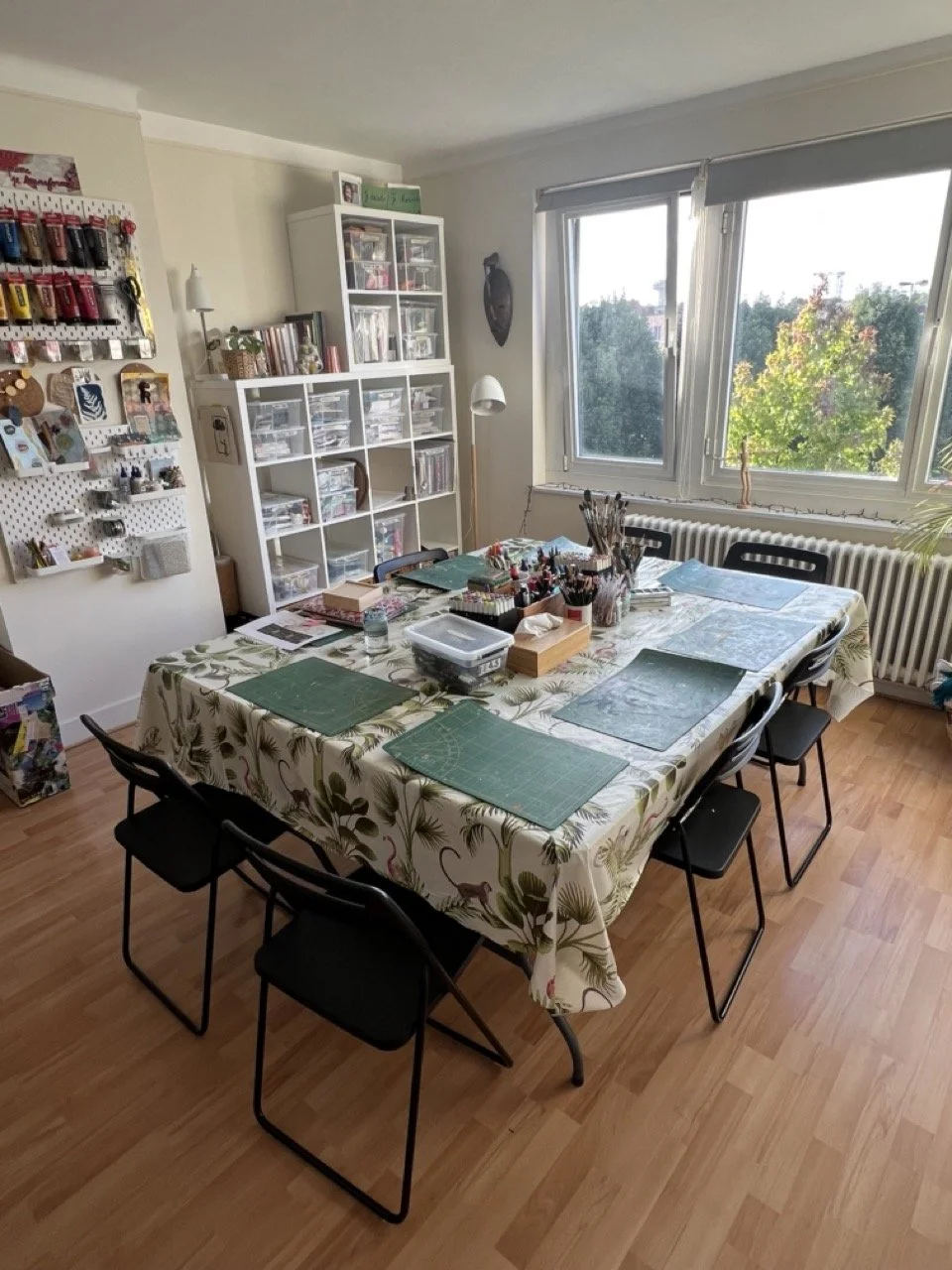 lundi créa partouille club table de création atelier.jpeg