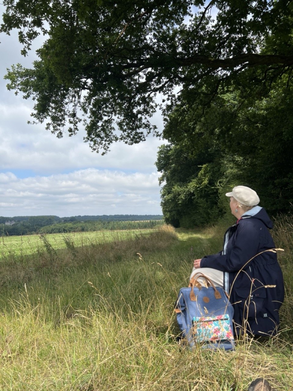 journée estivale chalet juillet xhos aurélie devant la vue.jpeg