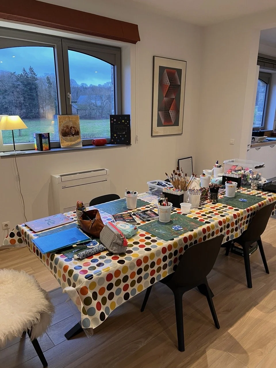 weekend pleine lune et journal créatif condroz journal créatif chalet xhos mise en place atelier.jpeg