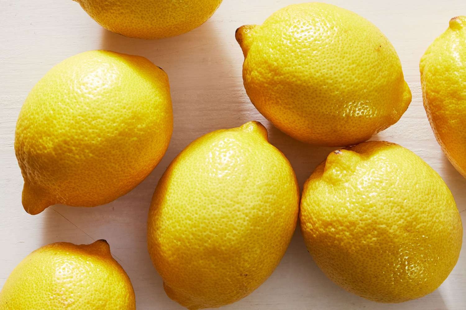 How_To_Zest_Lemons_001-10da24231bbe4e4dbfc3bd0e8498497a.jpg