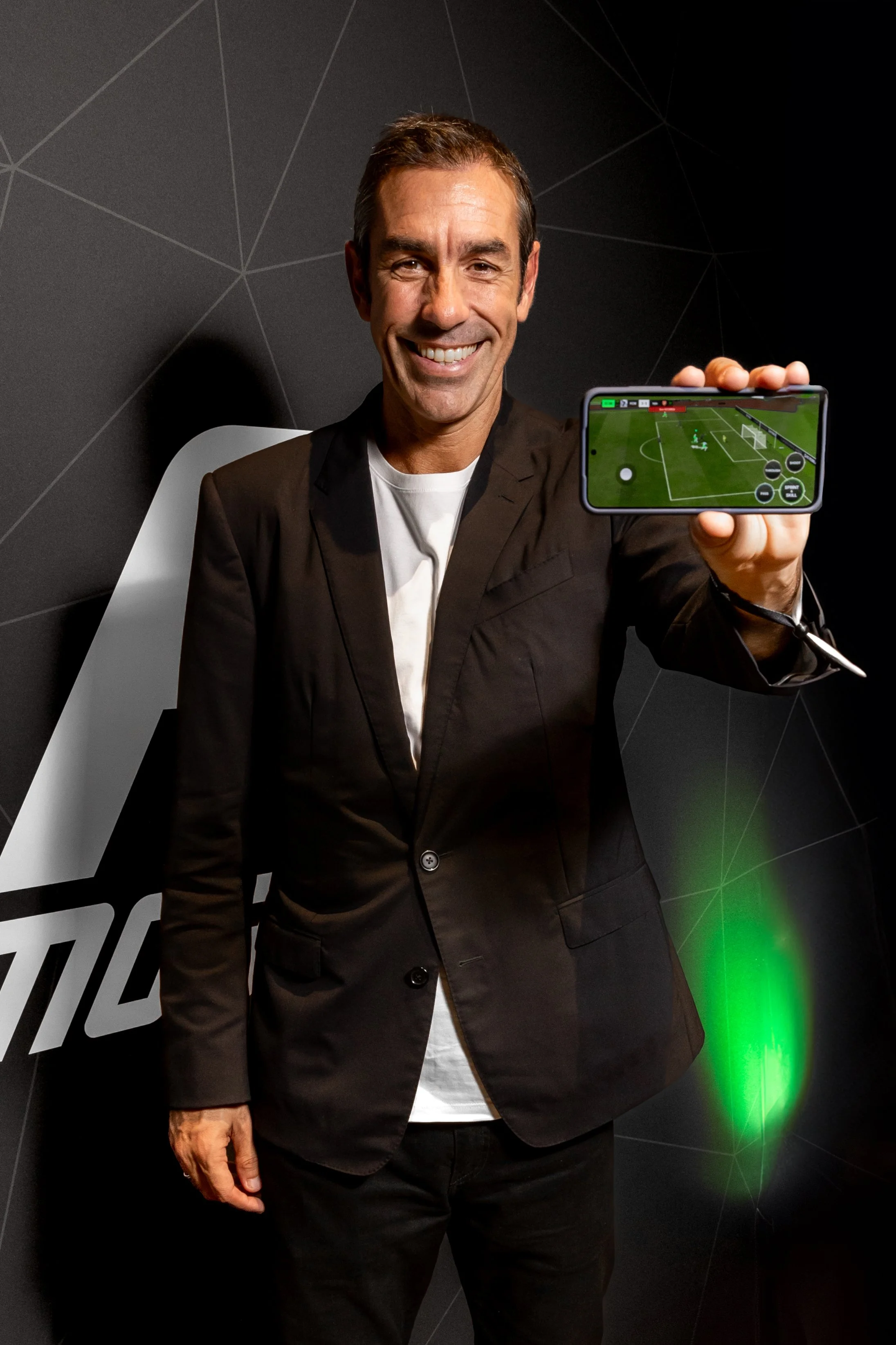 Portrait Téléphone Traité-3717 v2.jpg