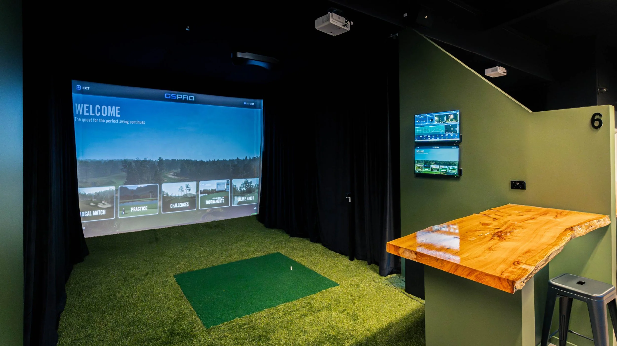 perspective of the indoor golf bay