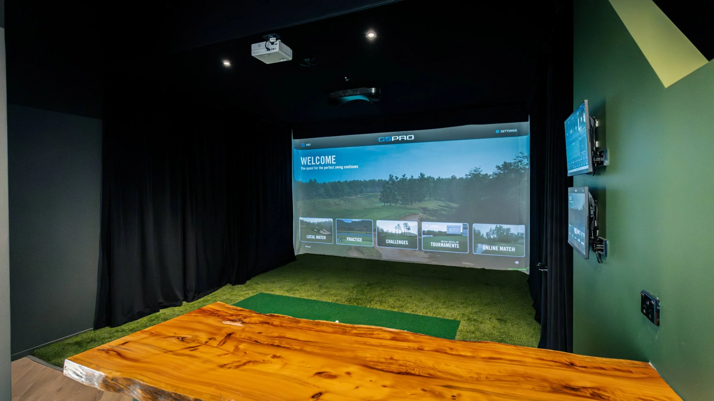 indoor golf simulator bay