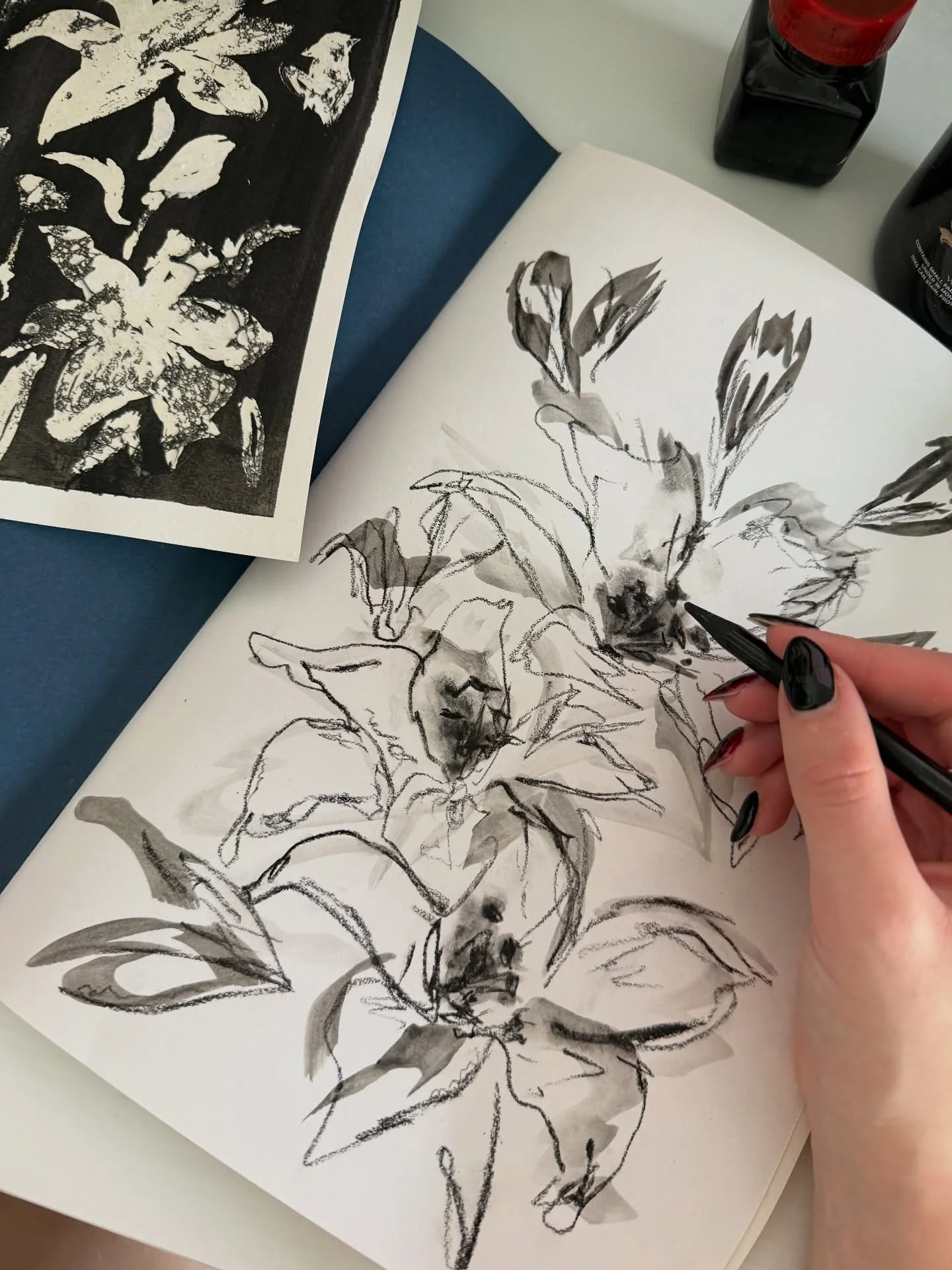 some loose florals / ink + charcoal 🌺🖤