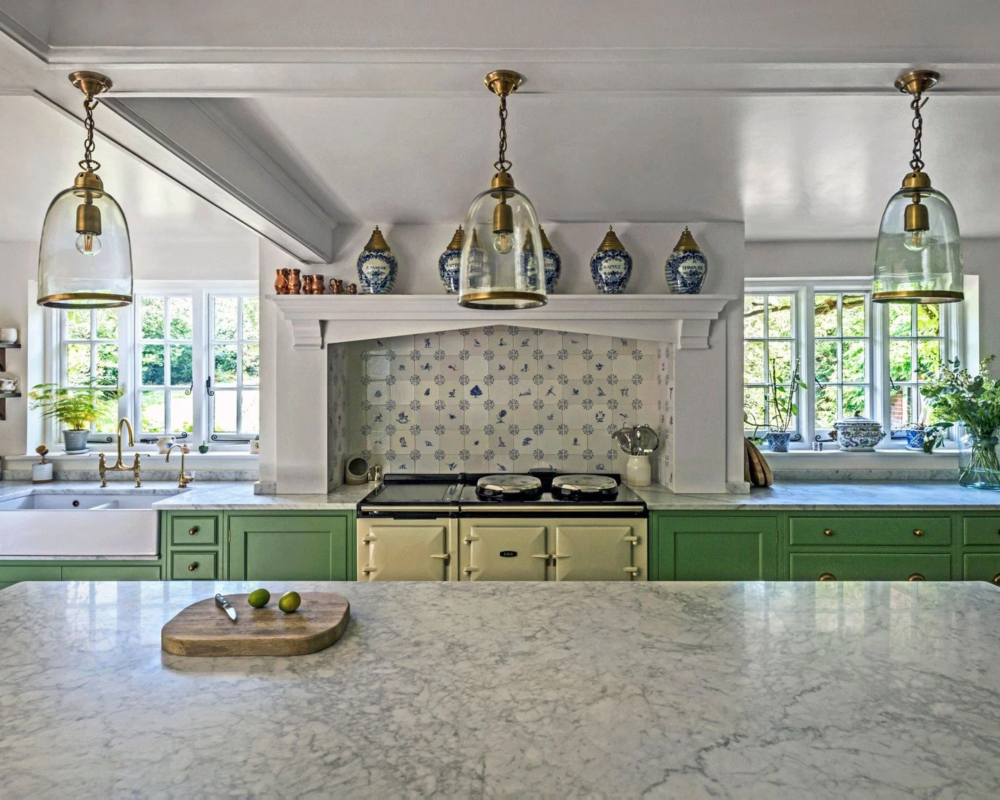 traditional joinery contemporary colour 

-
joinery created with @middletonbespoke