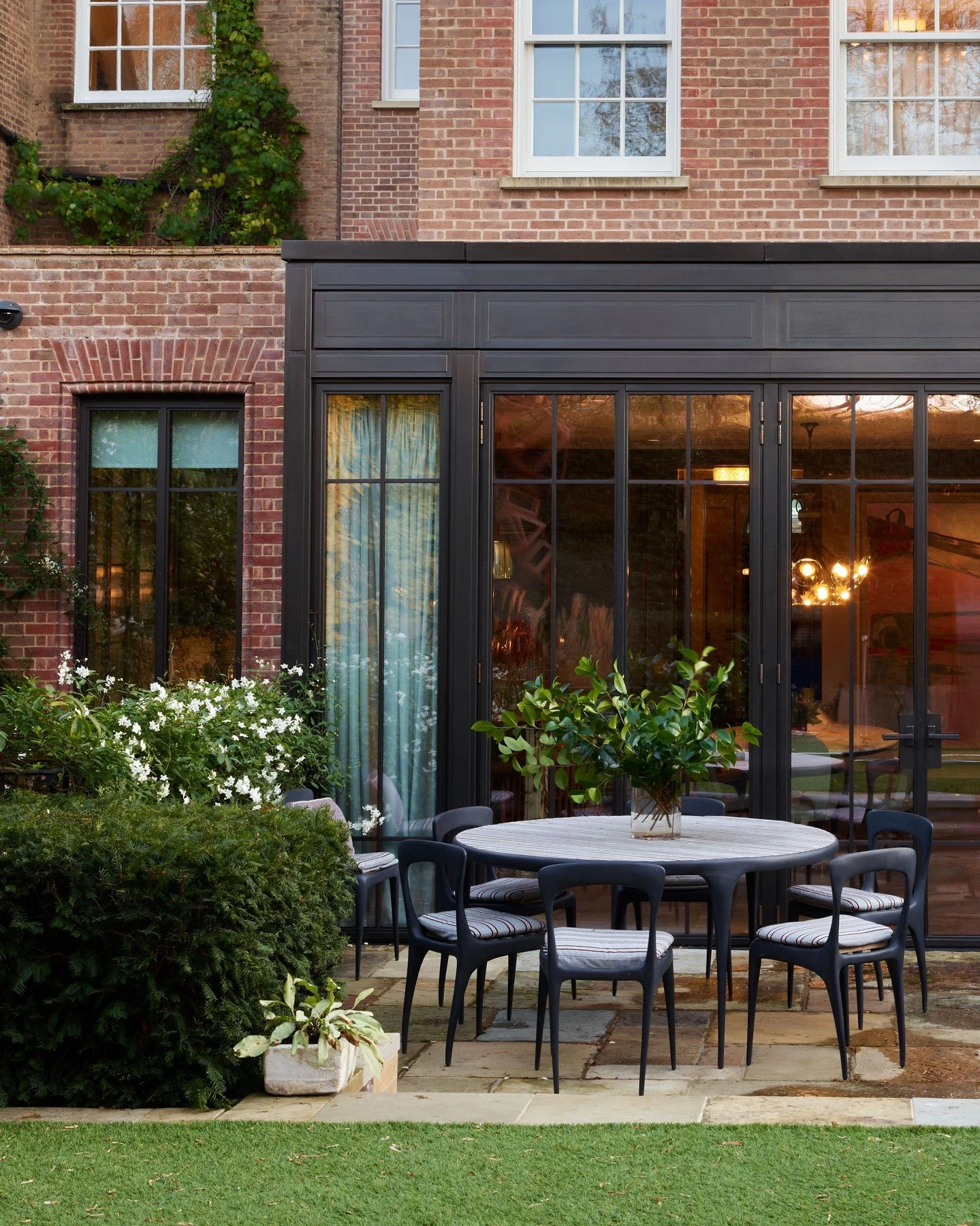 Some spaces are built for pause.
Others for gathering. This one does both.