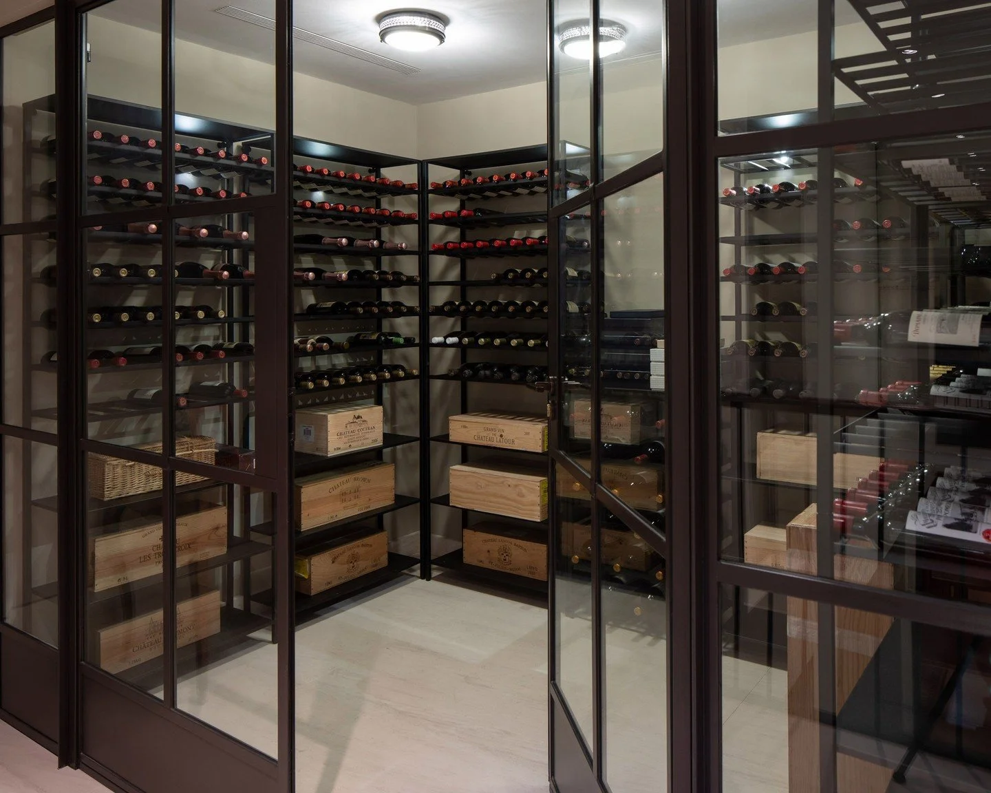vino vino! The wine store form our project with @joannaplantinteriors 

- 
Main Contractor @lando_design_and_build