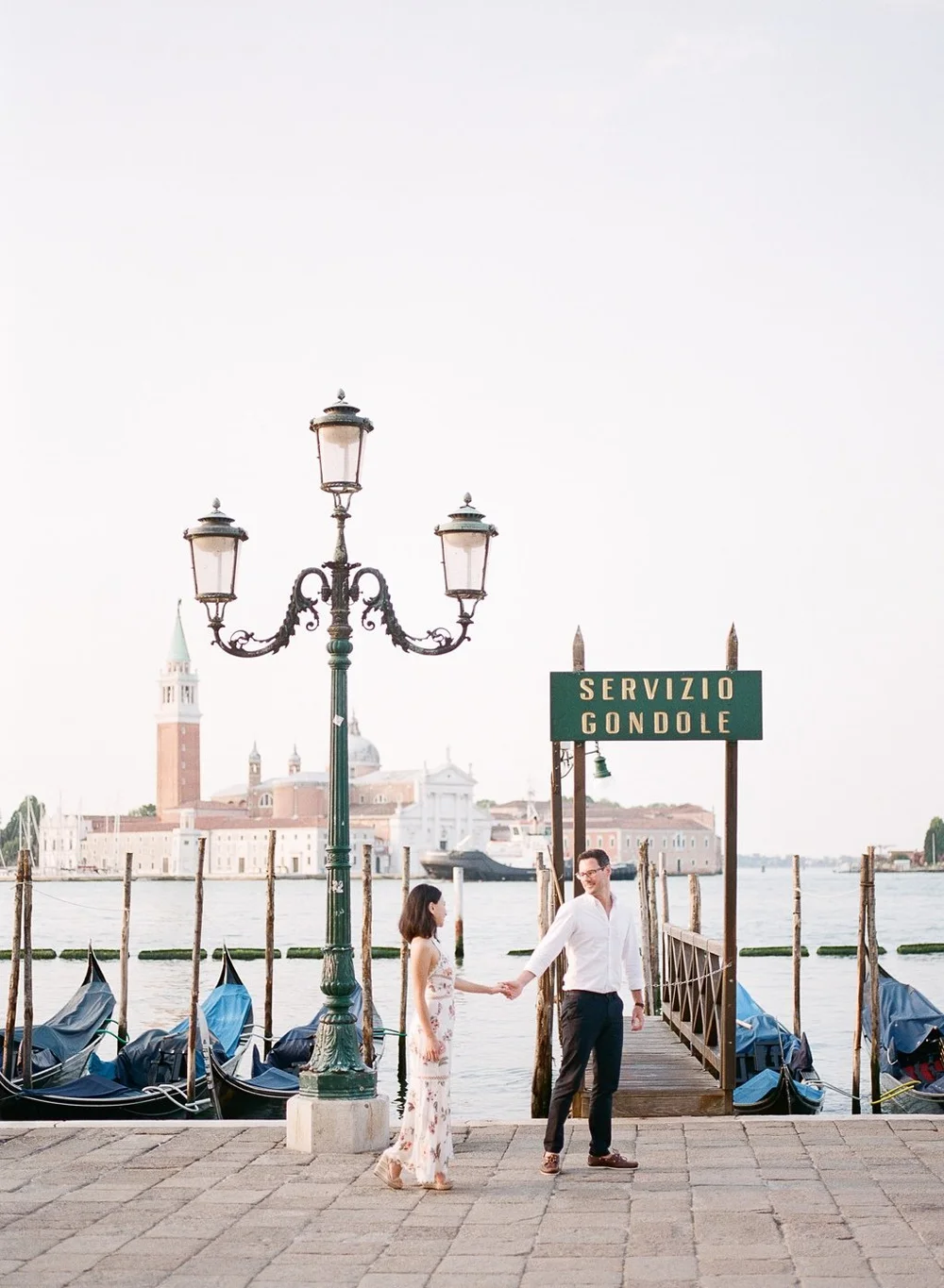 05_Venice Couple Photoshoot-Gondola_Tanja Kibogo Photography.jpg