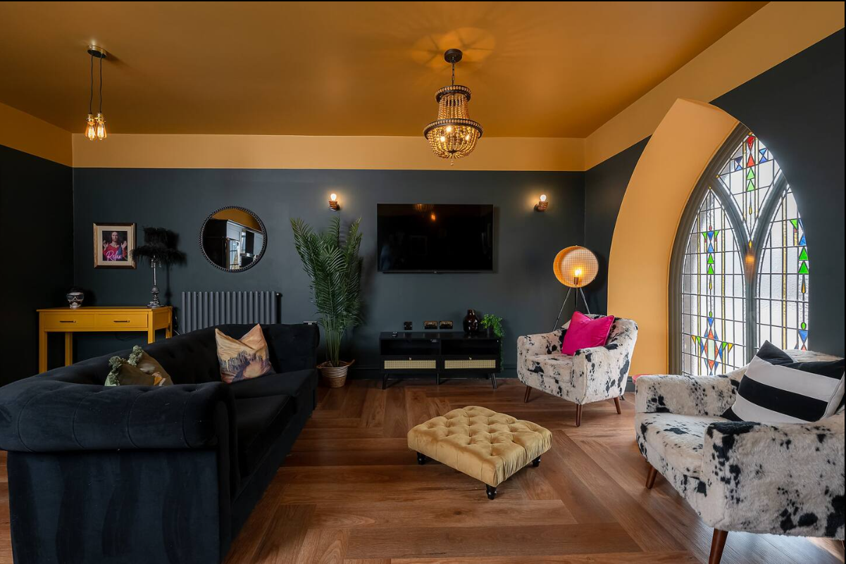 flat 4 - lounge - dining.png