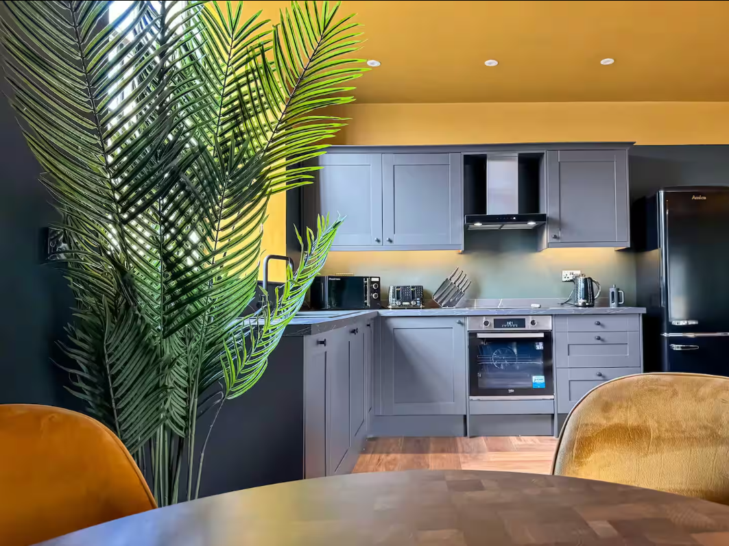 flat 4 - kitchen 2.png