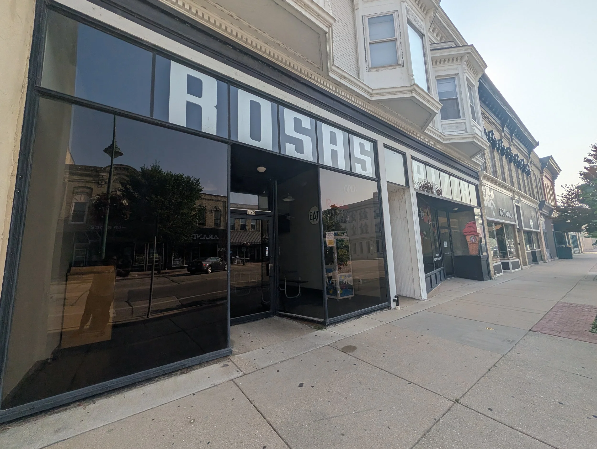 Rosa’s Pizza Exterior
