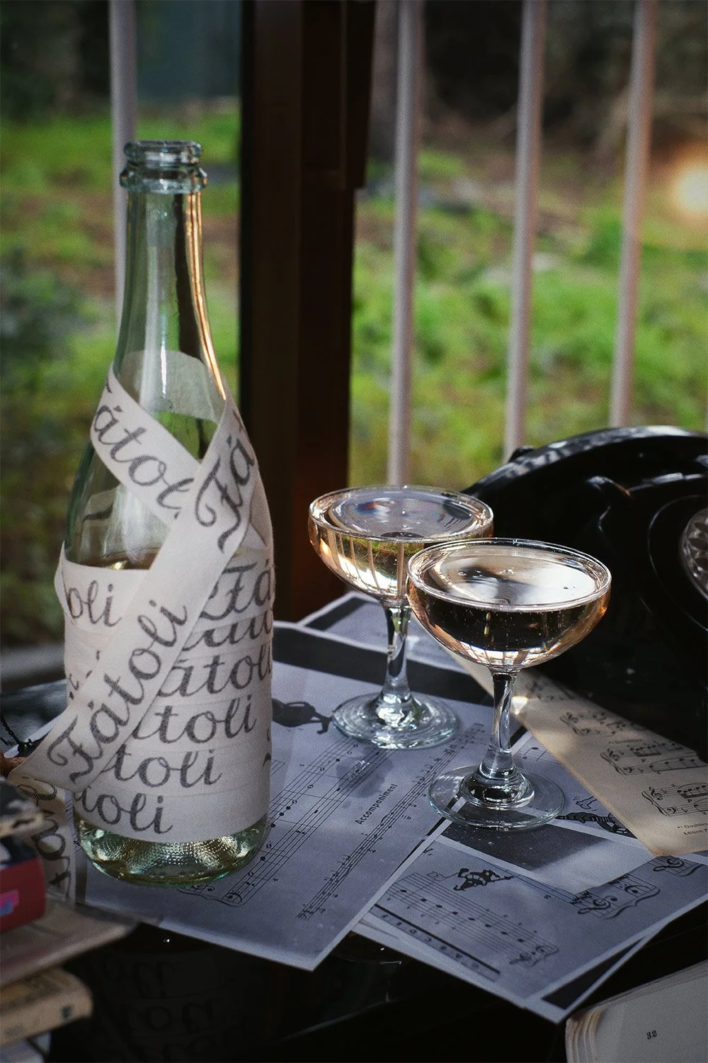 Fátoli champagne in a piano.