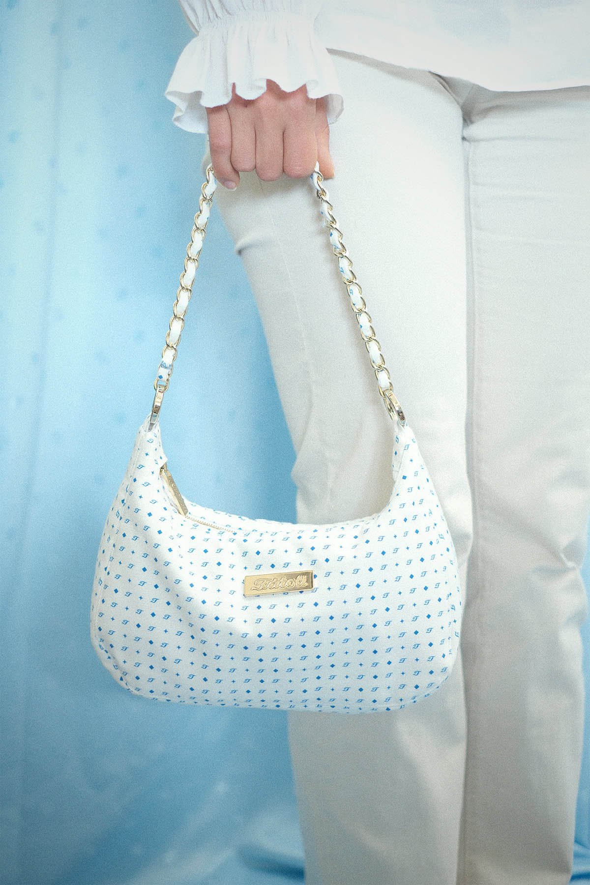 Blue_Fátoli_polka_sienna_bag_styling.jpg