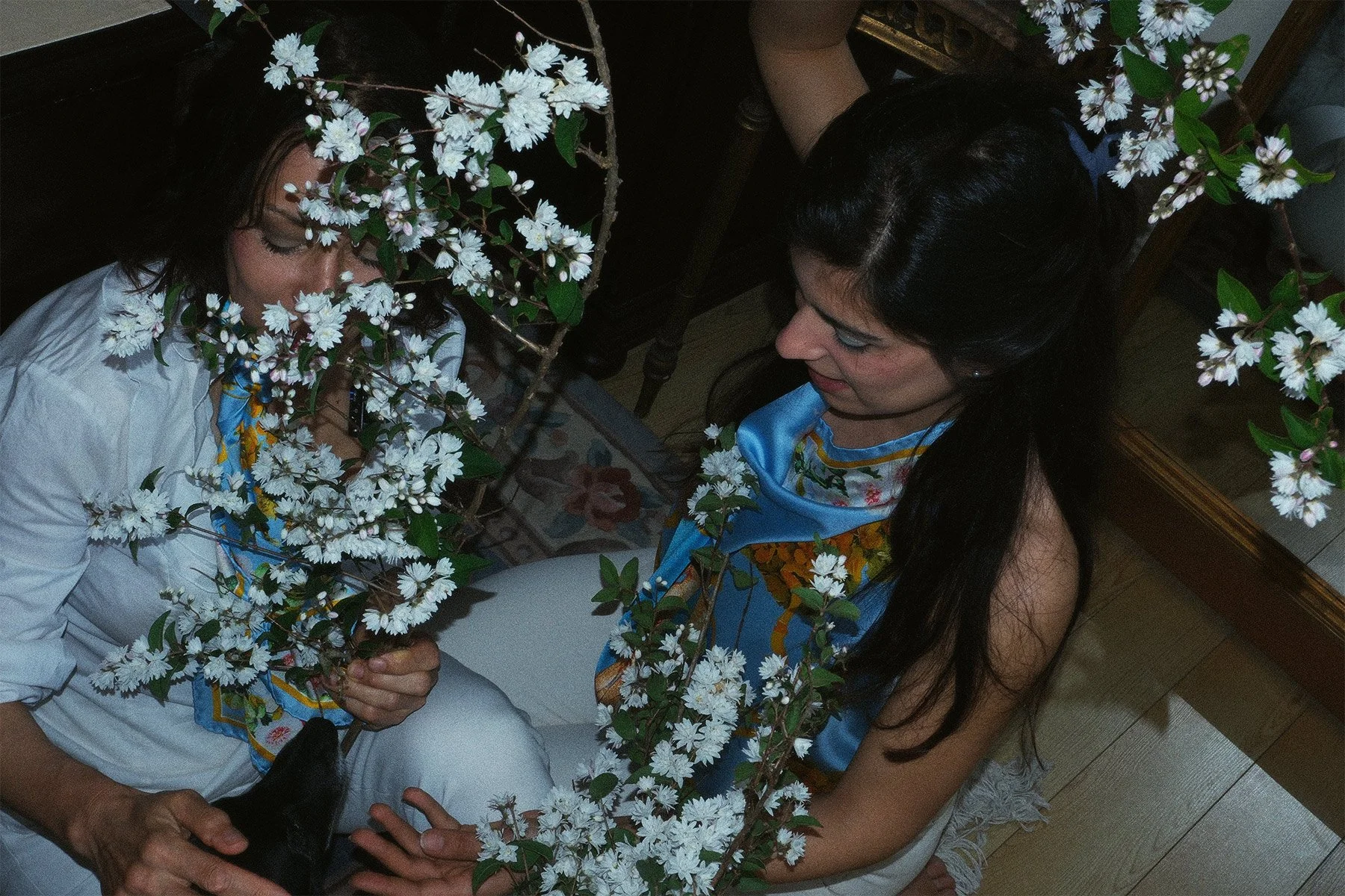 Deer_campagin_fátoli_blue_silk_scarf_main3.jpg