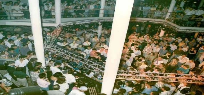The dancefloor of Penha Club.