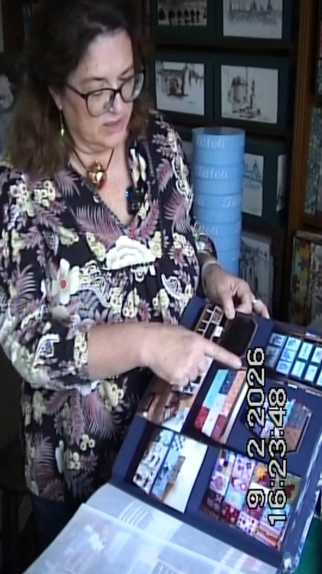 Anouchka sharing her work.