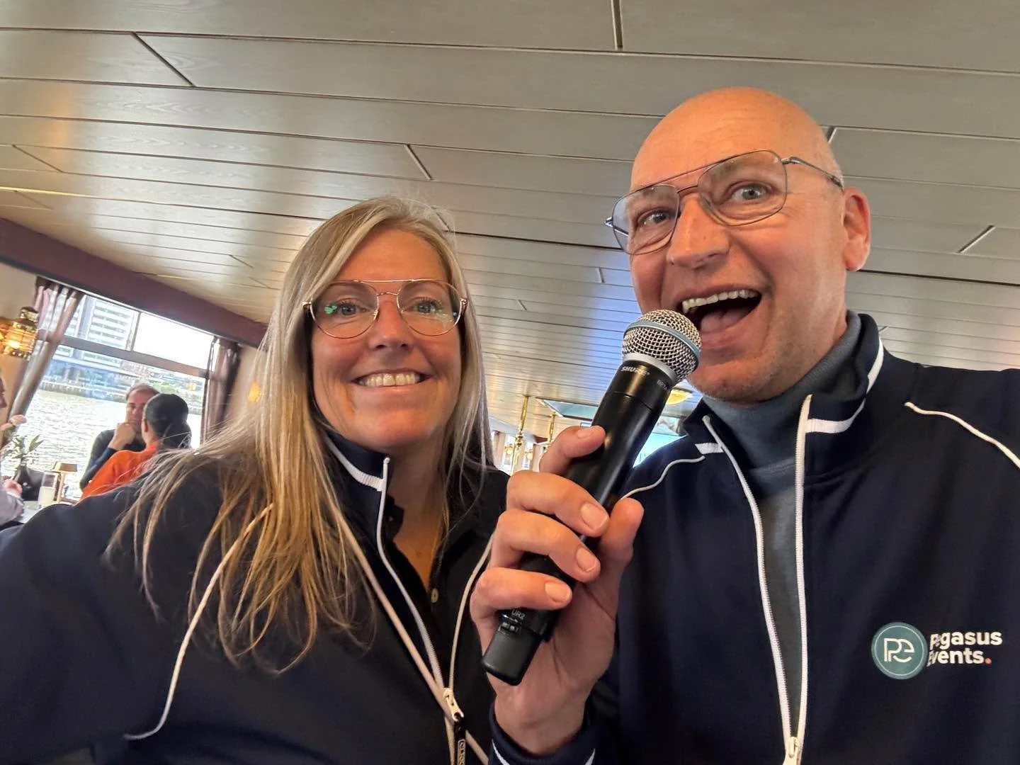 Vandaag op pad als varende stadsgids iov  pegasusevents Altijd gezellig om met marlieswesdijk samen te werken! 

#stadstour #stadsoptimist #mijnstad #pegasusevents #marcorganiseert #bootjevaren #Rotterdam #waterstad