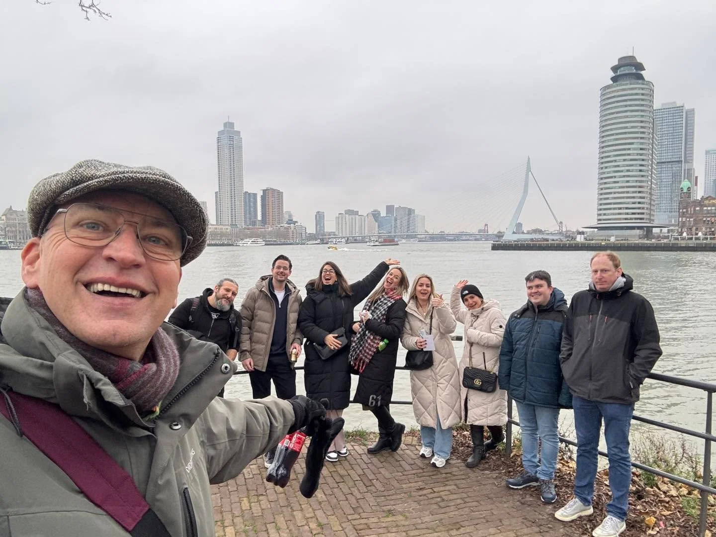 Goed voornemen om elkaar m&eacute;&eacute;r te zien met quality-time?

We&rsquo;ve got u covered!
Boek een teamuitje met mij als jullie persoonlijke stadsgids. 
Beleef lopend/fietsend Rotterdam &lsquo;the local way&rsquo;

#stadstour #lekkeretenendri