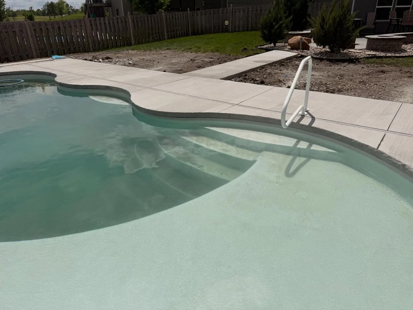 Concrete is down ✔️
Now it&rsquo;s time for the final touch&mdash;clean water and these clients are just days away from their first swim 💦