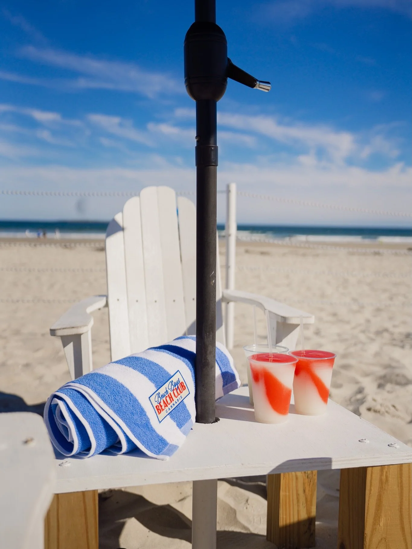 Counting down the days to summer.. but for now, we&rsquo;re doling out the everything&rsquo;s-a-little-better-feeling every day of the week 🤙 visit the #beachclub
📍Old Orchard Beach, Maine 

#oldorchardbeach #maine #fullsend #mainesendlesssumme