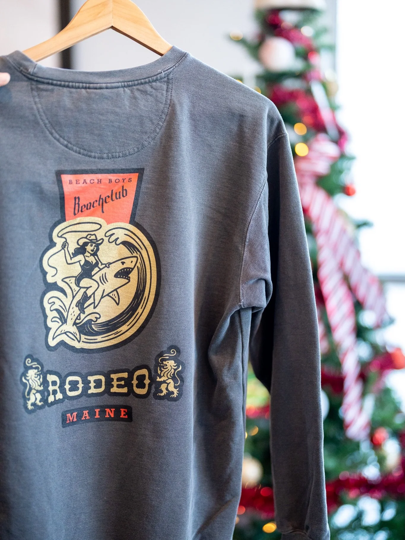 ⚡️ BB MERCH FLASH SALE ⚡️ til 4pm Dec 24 ⚡️
📍OOB Beach Boys Hours for the Holidaze:
Dec 23: 10am-7pm
Dec 24: 10am-4pm
Dec 25: Closed
Dec 26: 10am-7pm

NYE open till 7pm
NYD 10am-7pm

#saveacowboy #rideashark #maineapparel #mainesendlesssummer #joint