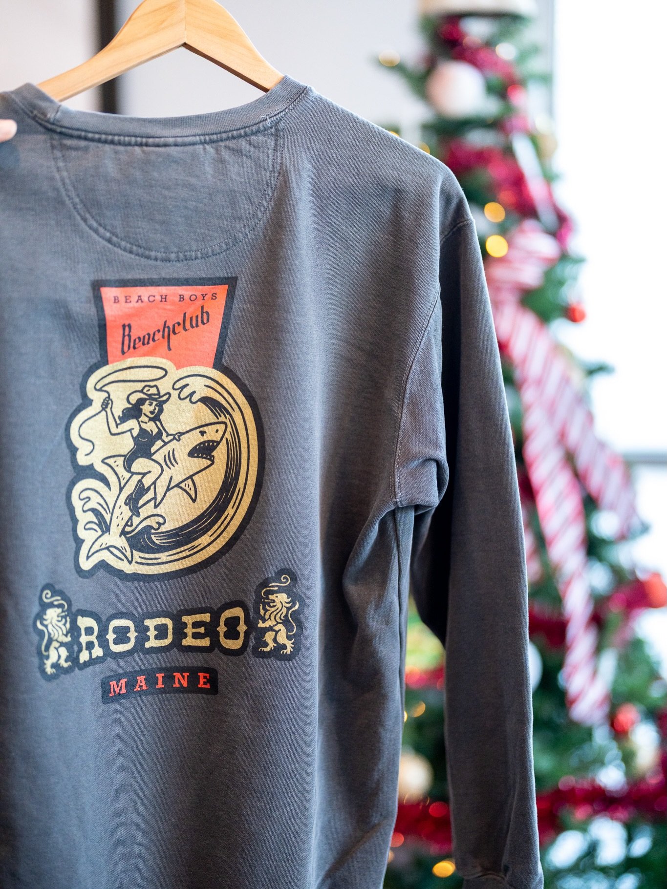 ⚡️ BB MERCH FLASH SALE ⚡️ til 4pm Dec 24 ⚡️
📍OOB Beach Boys Hours for the Holidaze:
Dec 23: 10am-7pm
Dec 24: 10am-4pm
Dec 25: Closed
Dec 26: 10am-7pm

NYE open till 7pm
NYD 10am-7pm

#saveacowboy #rideashark #maineapparel #mainesendlesssummer #joint