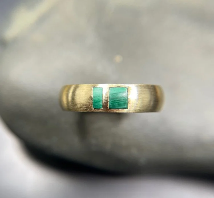 14K yellow with malachite