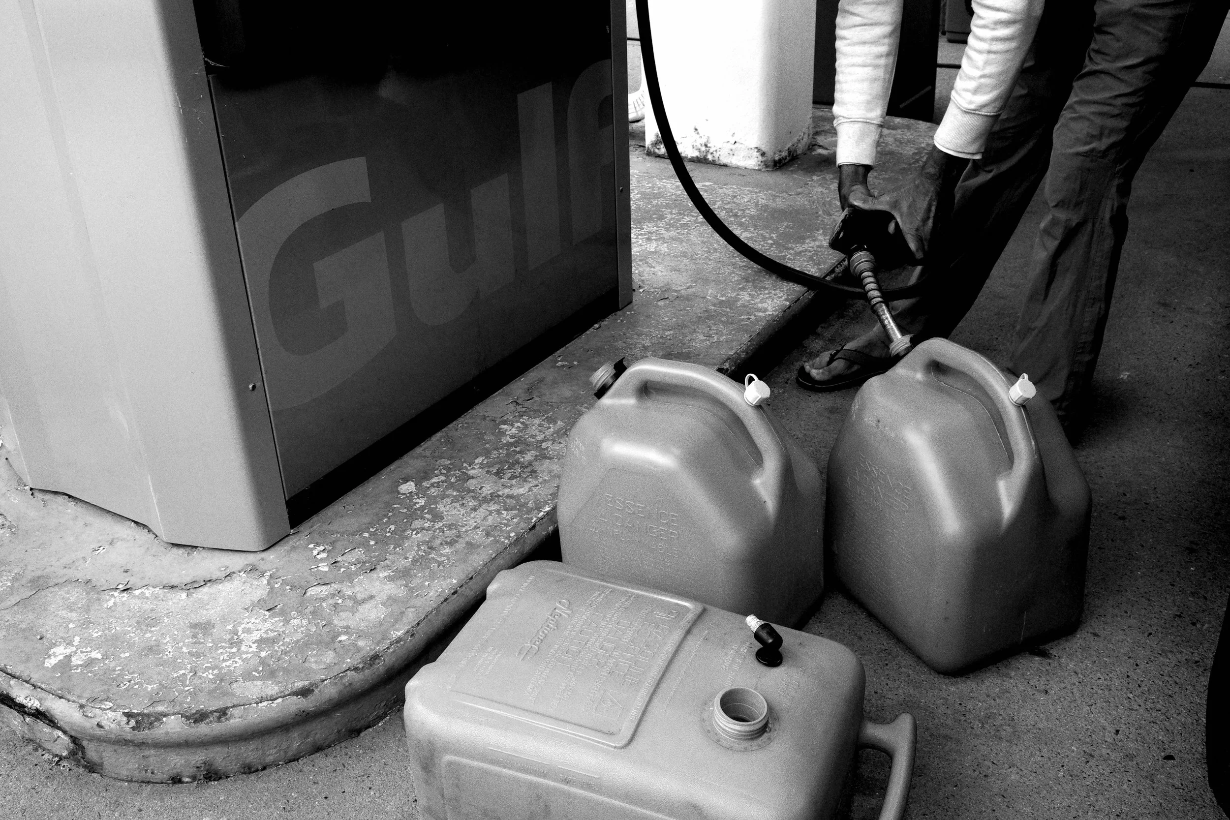 Filling gas in preperation to crossing Vahi to Cape Cod