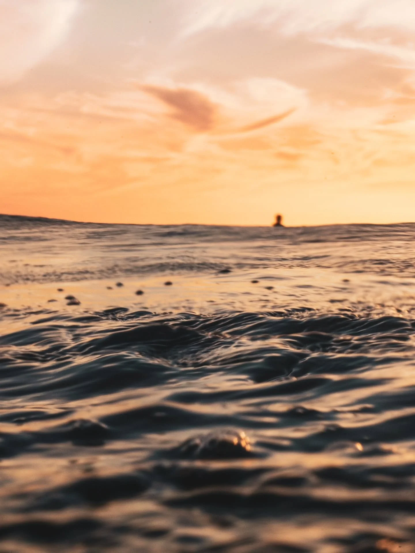 R I P P L E S

Just a few simple frames that caught my eye recently. 

#slowshutter #eveningshoot #lastlight #bluehour #goldenhour #surfphotography #longboard #surf #cornishcoast #cornwall #newquay #autumnsurfs #stickseason #aquasnaps #changinglight 
