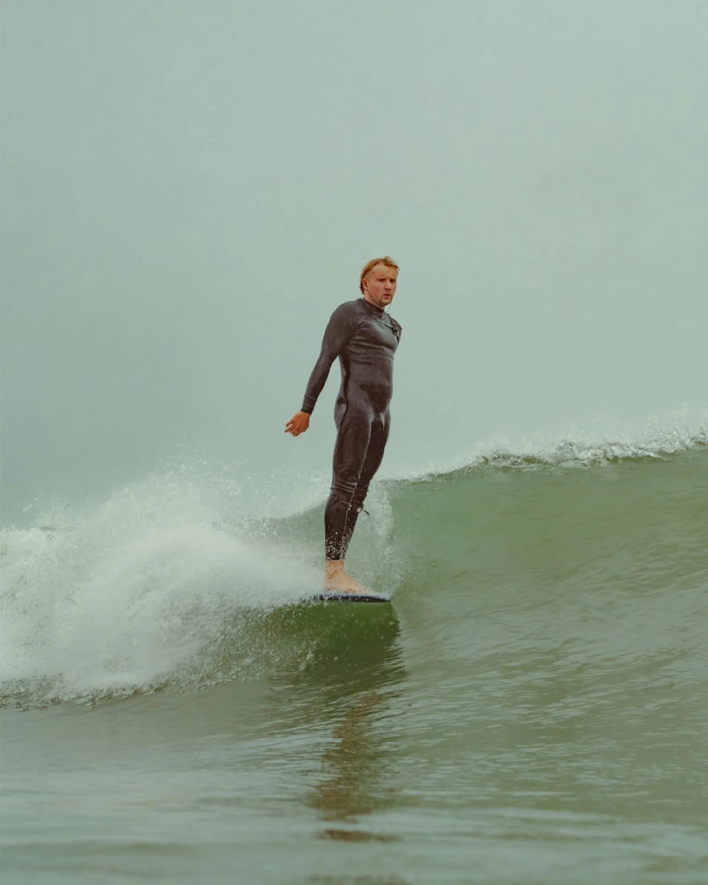 H A Z Z A

I don't often get the chance to shoot a dawney but today presented itself unexpectedly. Zero light is always a challenge but I let it play out anyway. Always a pleasure to shoot Harry on the log. 

#surfing #surf #towan #towanbeach #harbou
