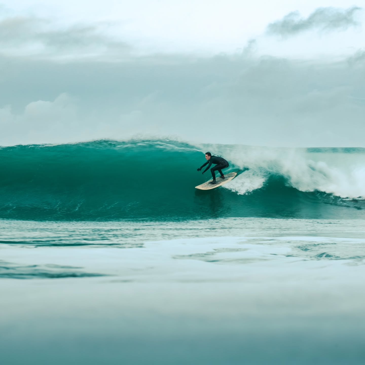 One wave. Two very different outcomes.
First surfer threads the needle and flies down the face like it was always the plan.
Second surfer&hellip; well&hellip; the ocean had other ideas.
That&rsquo;s surfing. Some make it, some get made an example... 