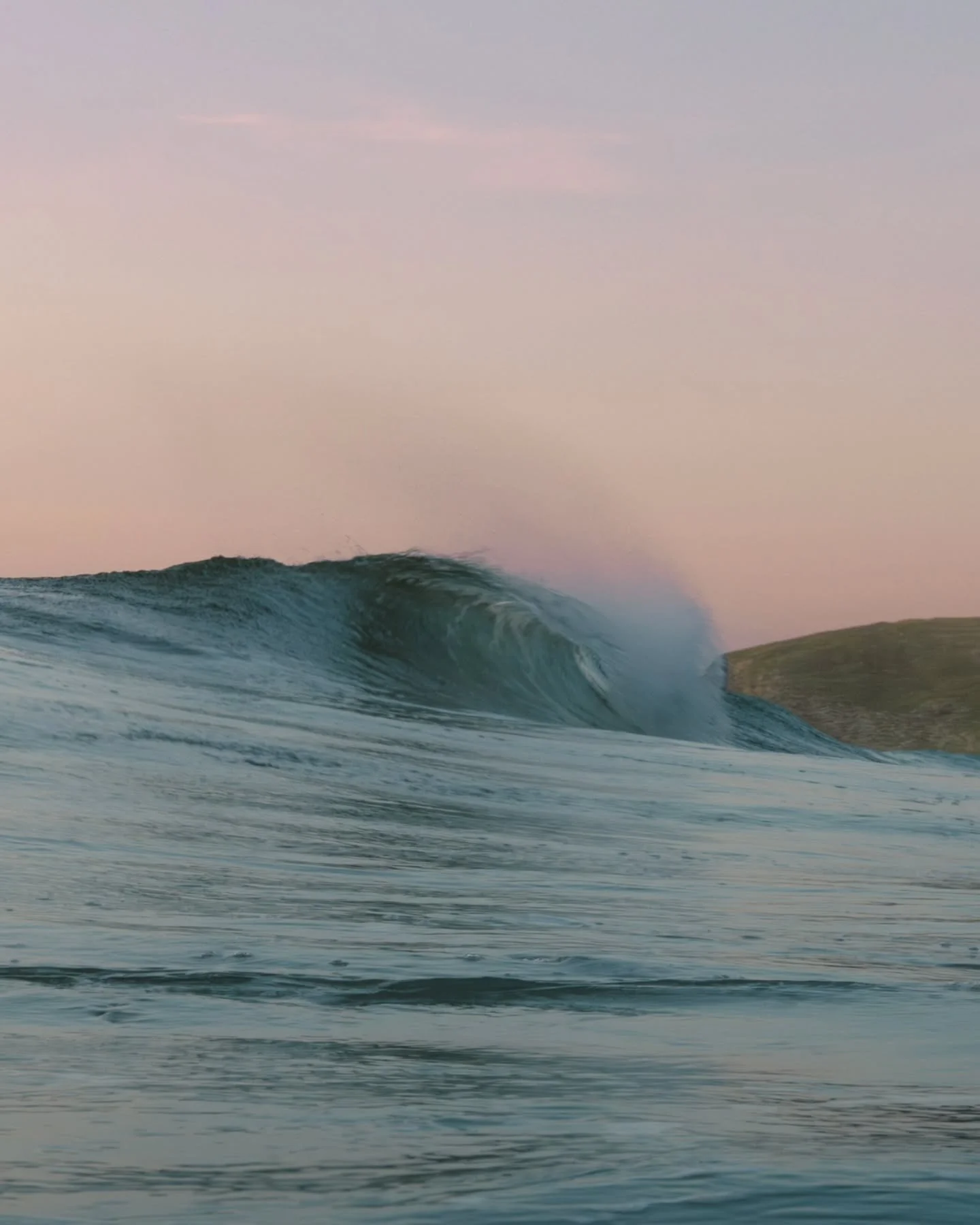 D R E A M Y

Late again&hellip; but somehow it&rsquo;s always exactly where I&rsquo;m meant to be. Watergate Bay doing its thing like it always does. Who would&rsquo;ve guessed.
The usual suspects out, dreamy conditions on tap, and that ever-changing