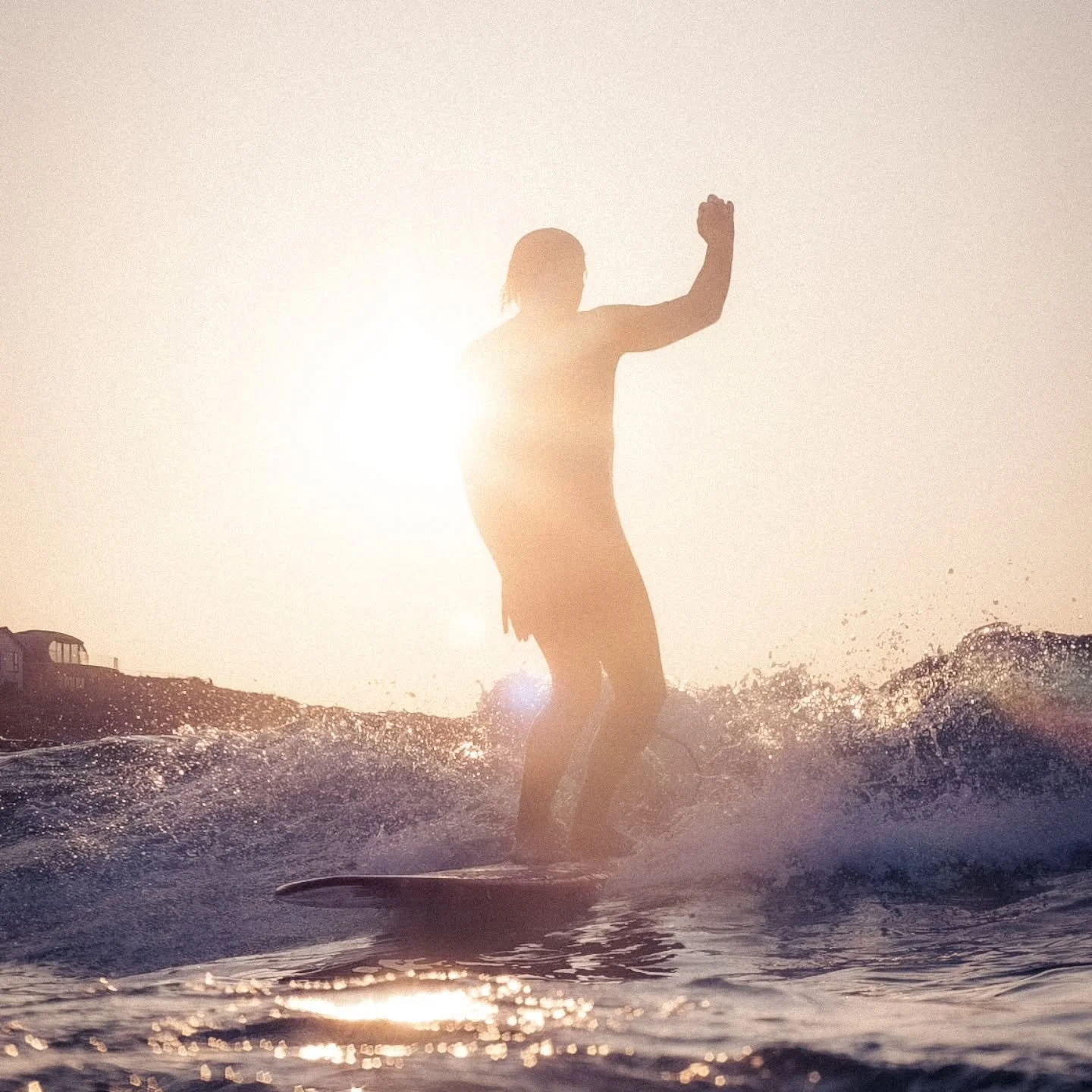 Purple haze, salt spray, and a South Fistral sunset that genuinely looked like it belonged in a dream. 💜🌅

These were shot almost entirely straight into the sun, which normally feels slightly unhinged&hellip; but every now and then the ocean reward