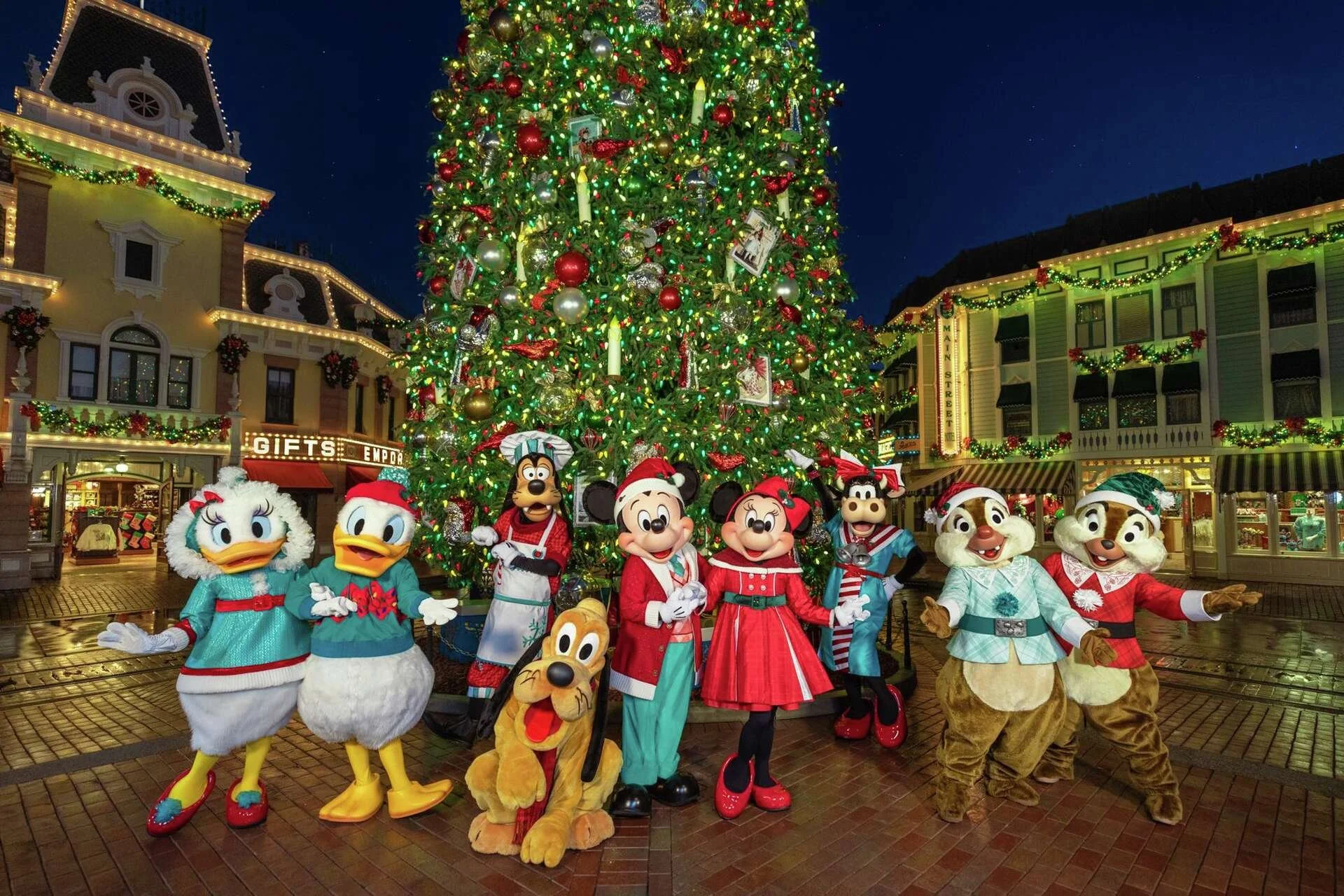 Disneyland vs. Disney World Holiday Festivals 2026