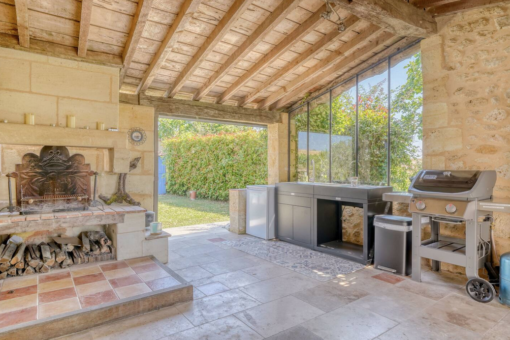 Outdoor kitchen