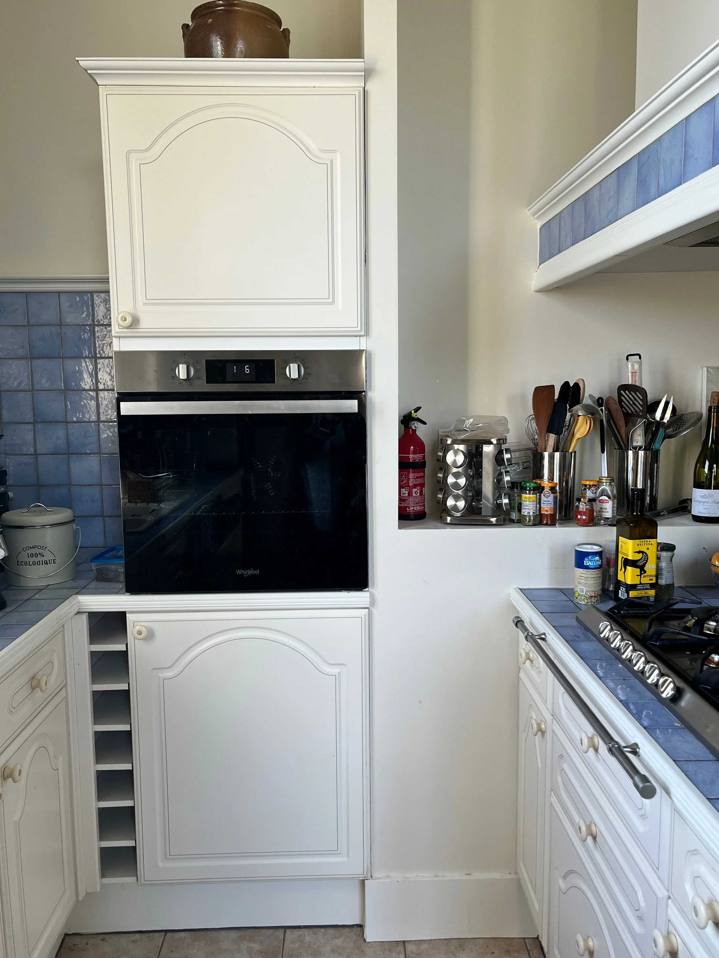 The kitchen oven and cooktop
