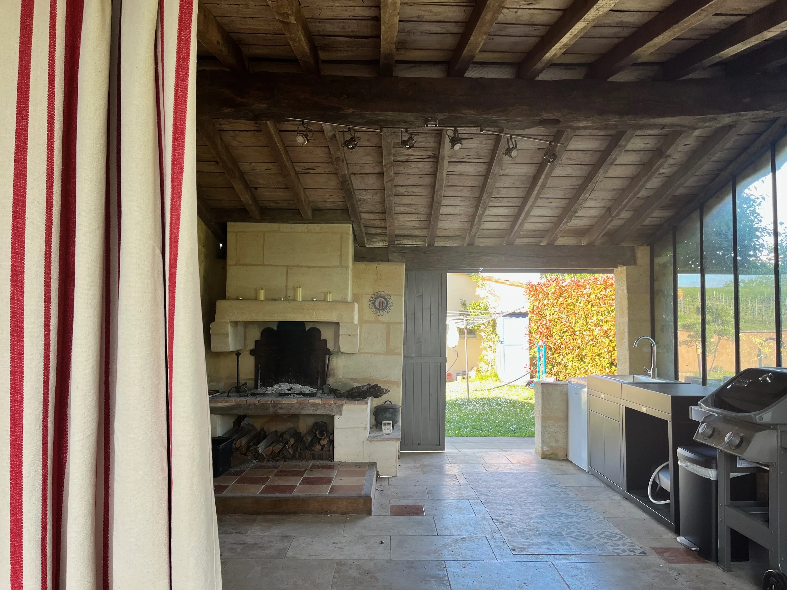 Outdoor kitchen