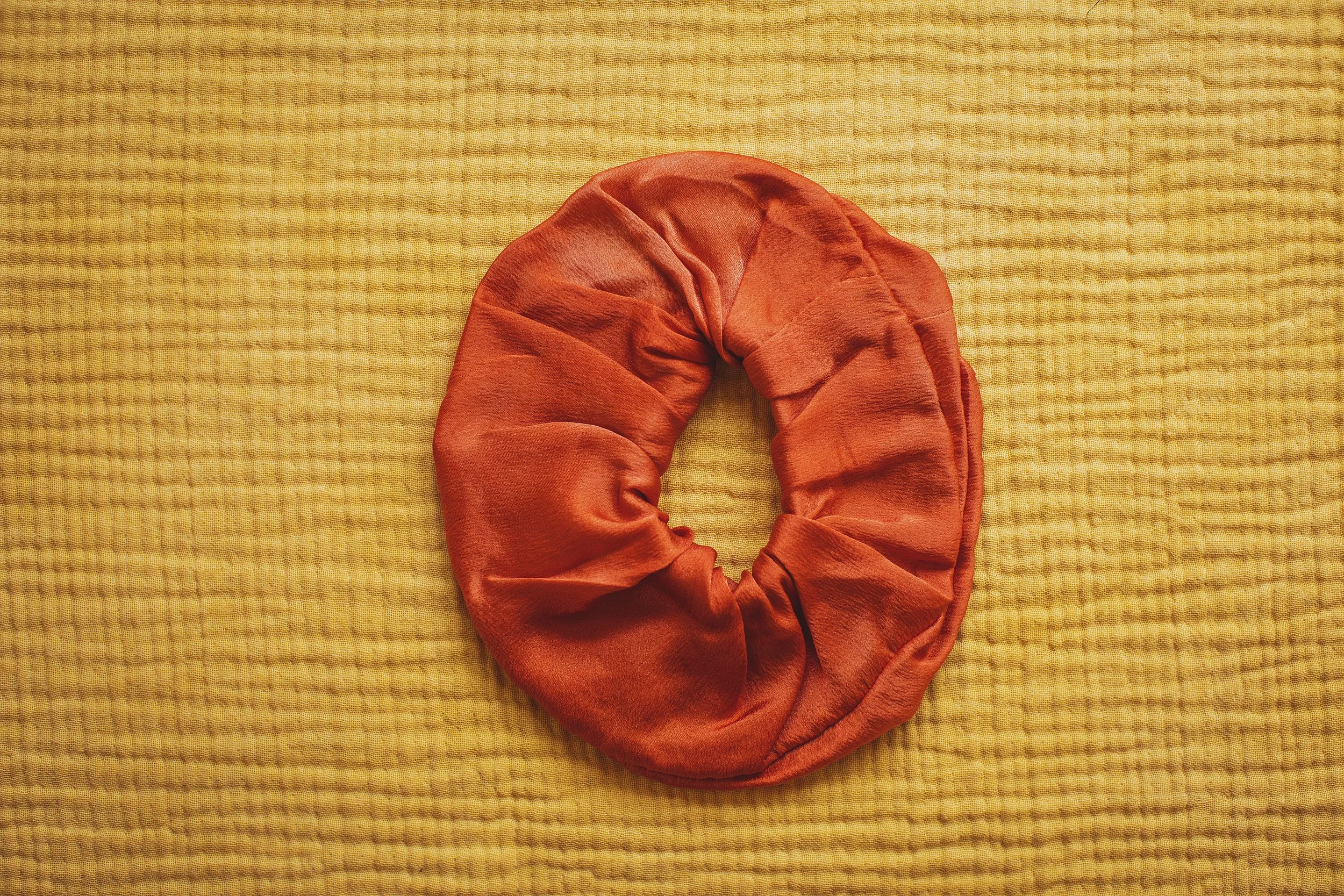 Elinog Oversized Silk Scrunchie