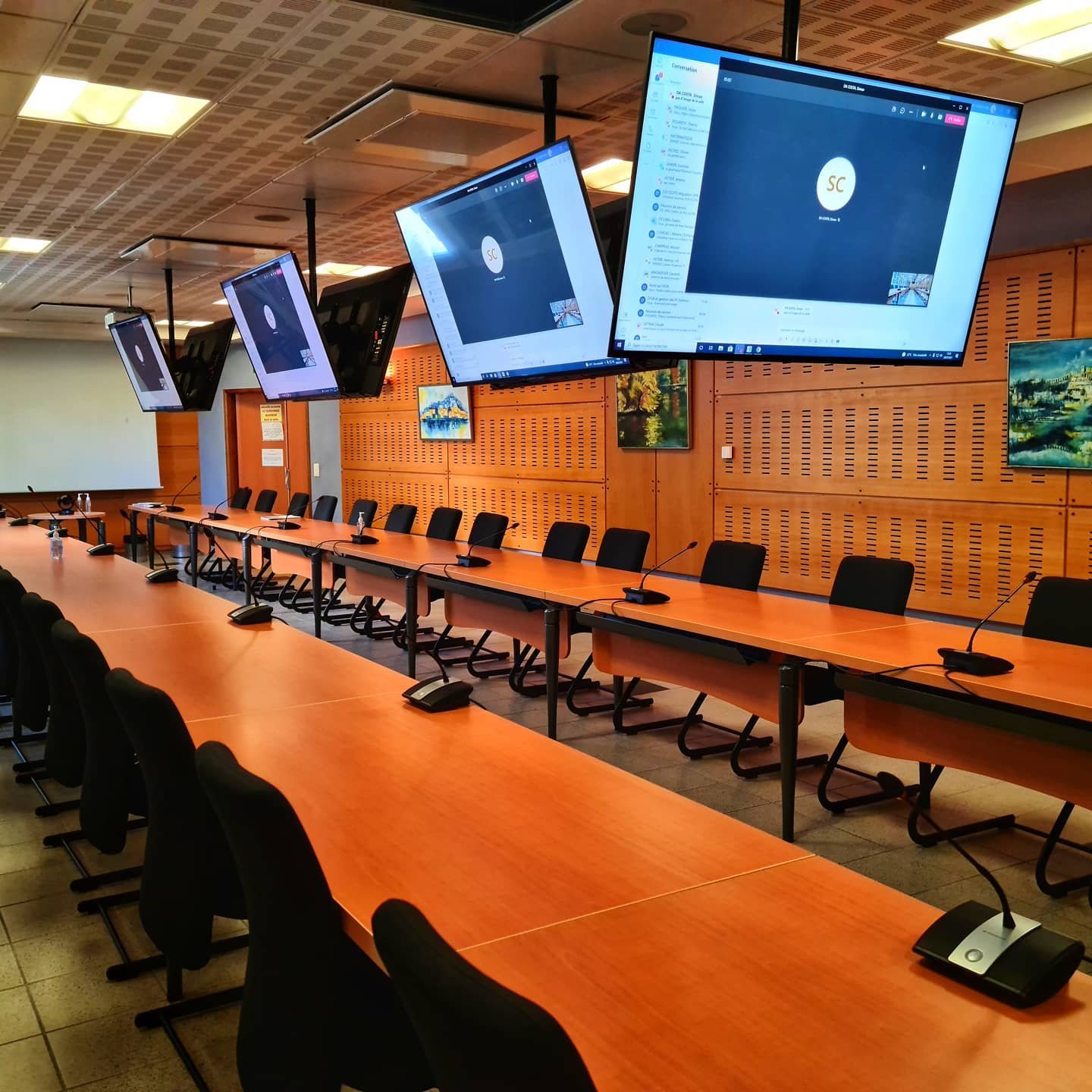 grande salle réunion hopital.jpg