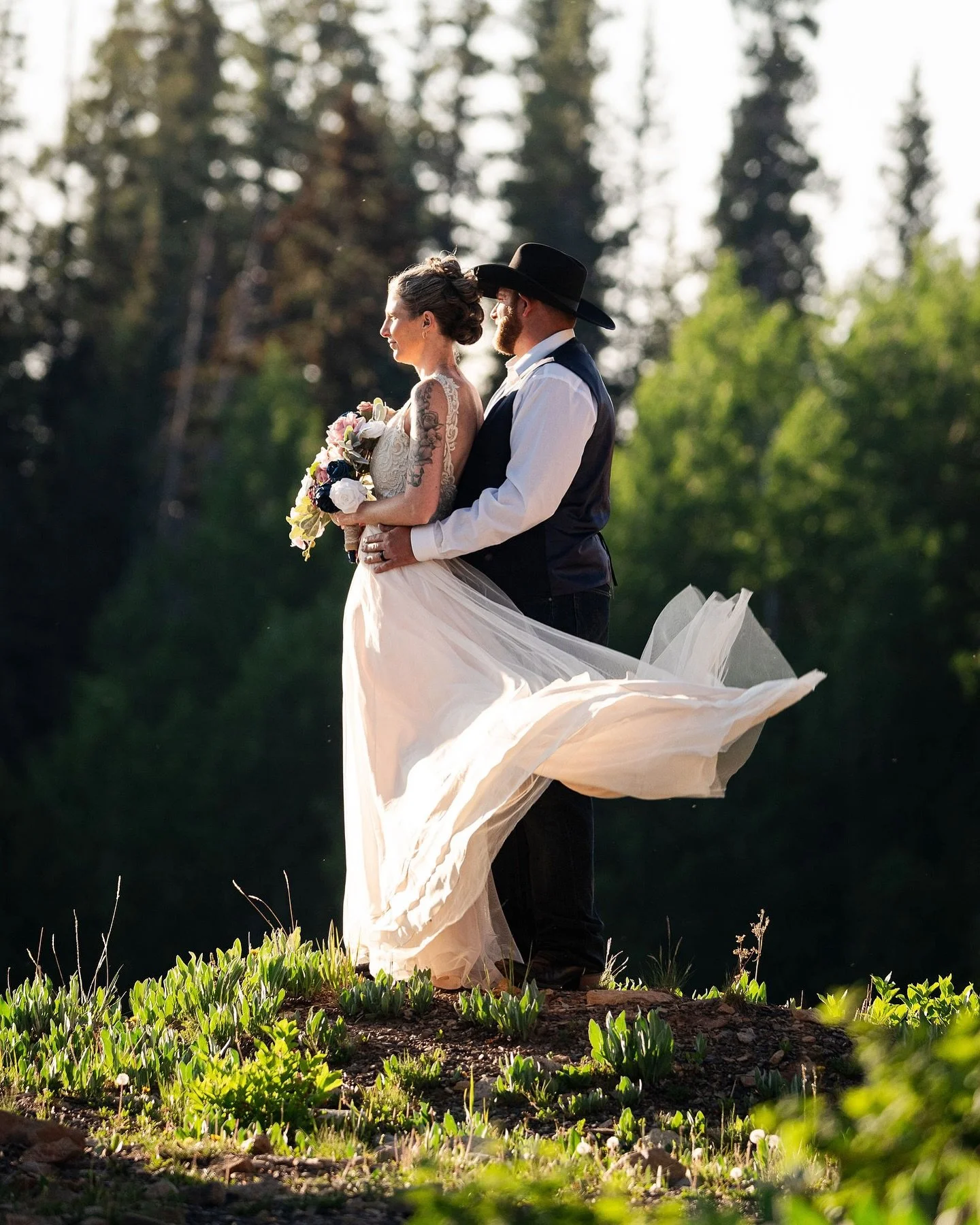 Golden hour kisses on Colorado mountain tops is the perfect backdrop for &ldquo;I Do&rdquo; 💍🎊