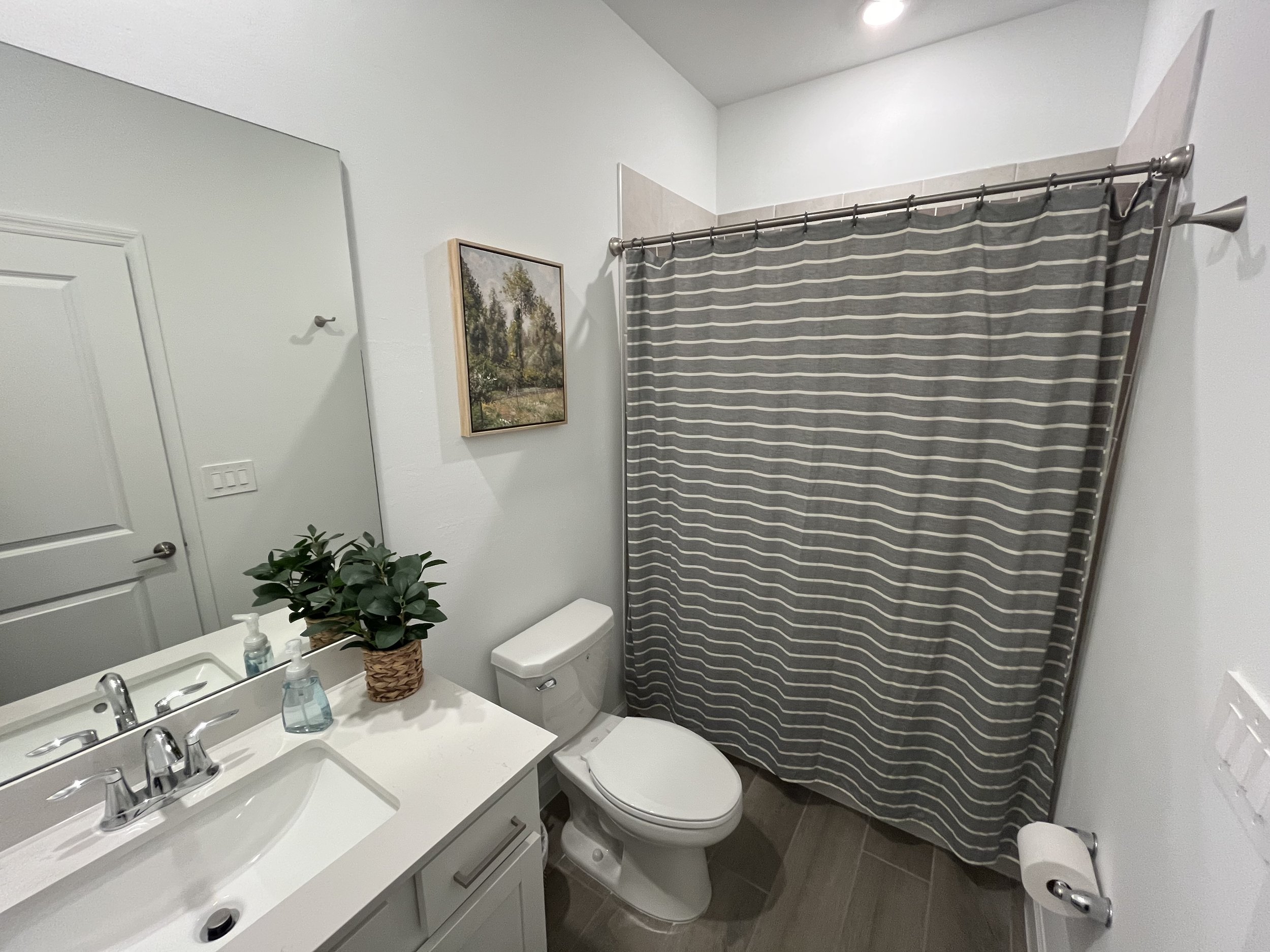 Shared Bathroom # 2 full tub